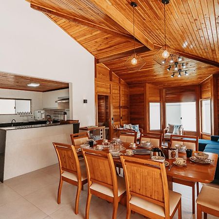 Casadecastelhanos, Quadra Do Mar De Castelhanos, 4 Suites Com Ar, Churrasqueira, Piscina, Hidromassagem, Cozinha Integrada Gourmet Ideal Para Familia E Amigos Аншіета Екстер'єр фото