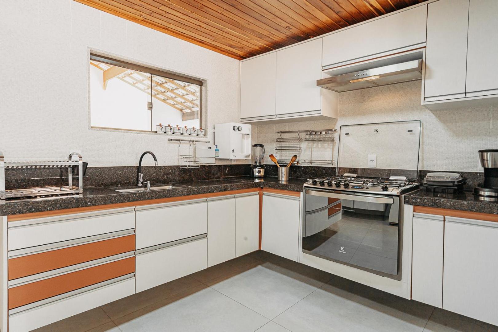 Casadecastelhanos, Quadra Do Mar De Castelhanos, 4 Suites Com Ar, Churrasqueira, Piscina, Hidromassagem, Cozinha Integrada Gourmet Ideal Para Familia E Amigos Аншіета Екстер'єр фото