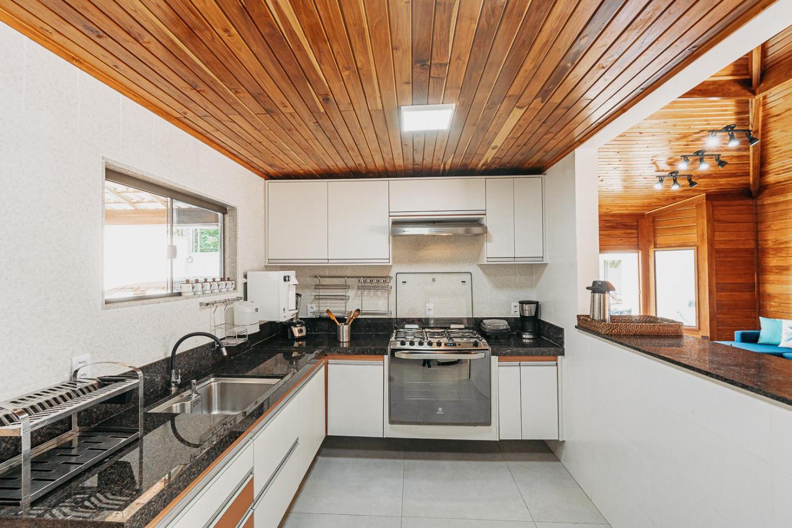 Casadecastelhanos, Quadra Do Mar De Castelhanos, 4 Suites Com Ar, Churrasqueira, Piscina, Hidromassagem, Cozinha Integrada Gourmet Ideal Para Familia E Amigos Аншіета Екстер'єр фото